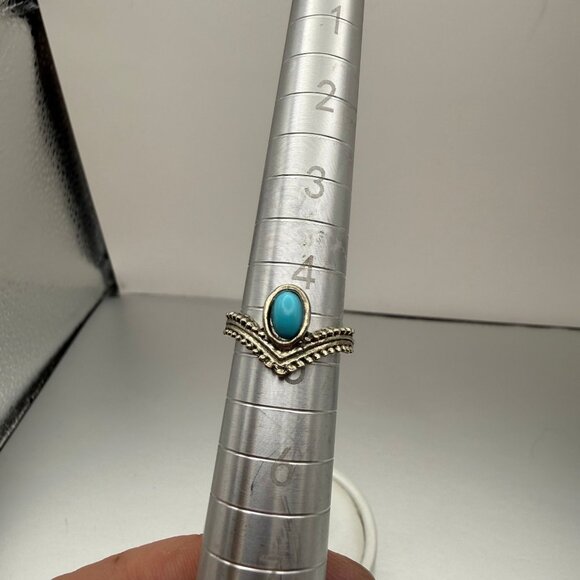 Vintage Sterling Silver Turquoise Cabochon Ring | Petite Chevron Design | Size 4 - Picture 5 of 5